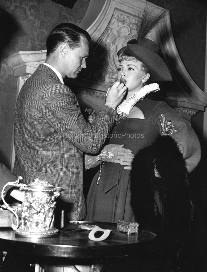 Lana Turner 1948 makeup.jpg